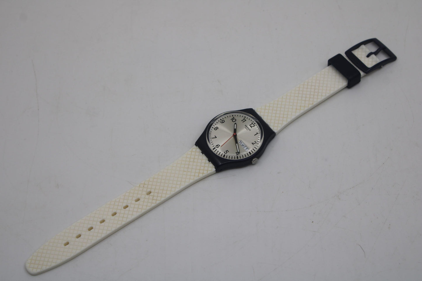 Vintage Gents Swatch, 'White Delight' GN720, NO box, VERY good, used condition, working 100%