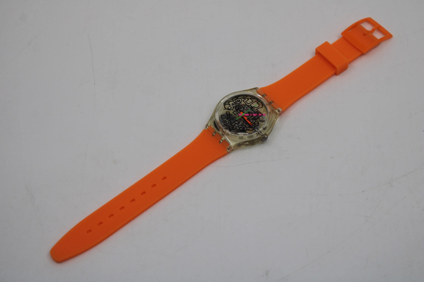 1992 Vintage Gents Swatch 'Scribble' GZ124, MINT condition, working fine with a new, unused silicone strap