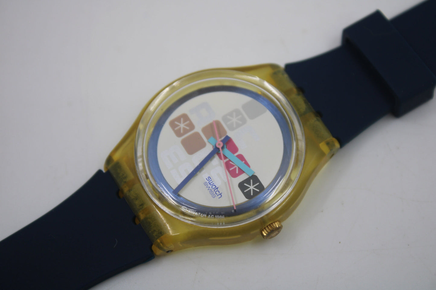 1997 Vintage Gents Access Swatch 'Comin' Thru' SKK105, in a nice, vintage condition, Working 100%, Non-Original Strap