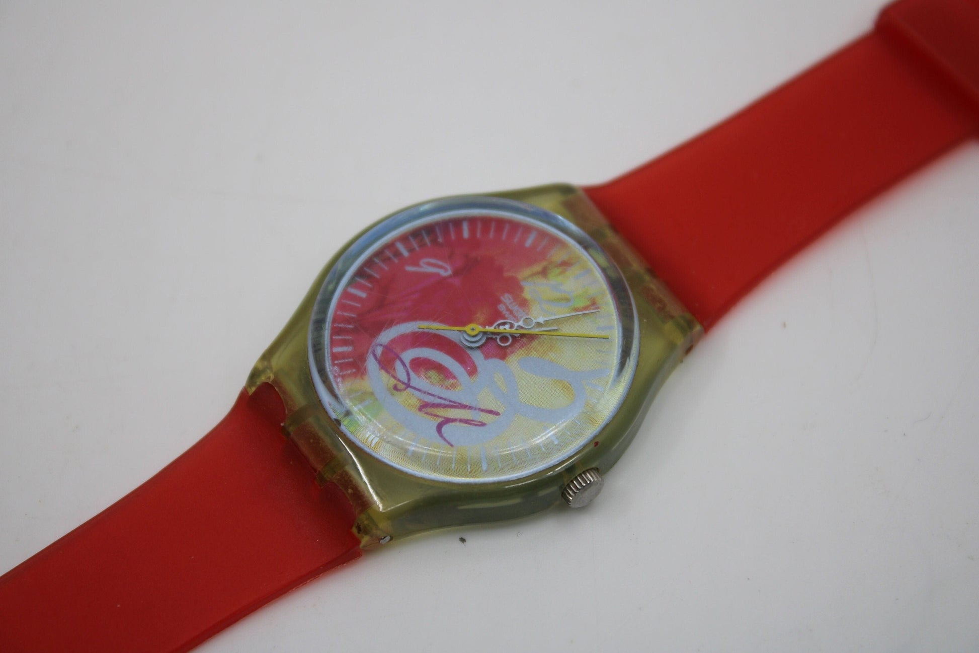 2000 Vintage Gents Mothers Day Swatch 'Bouquet' GN186, in a used, somewhat rough condition, working 100% with NON-original strap