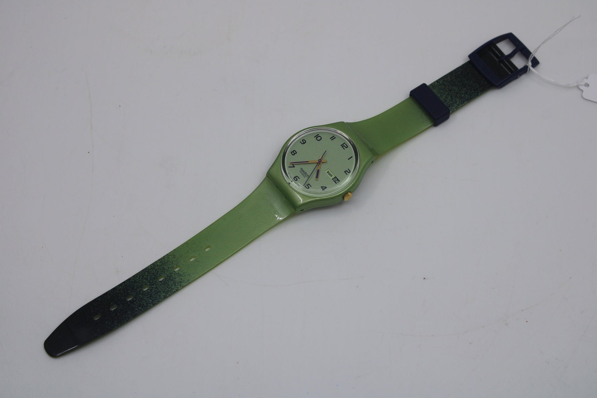 1998 Near Mint 17mm Gents Swatch, 'Pavo Real', GG706, in perfect working order!