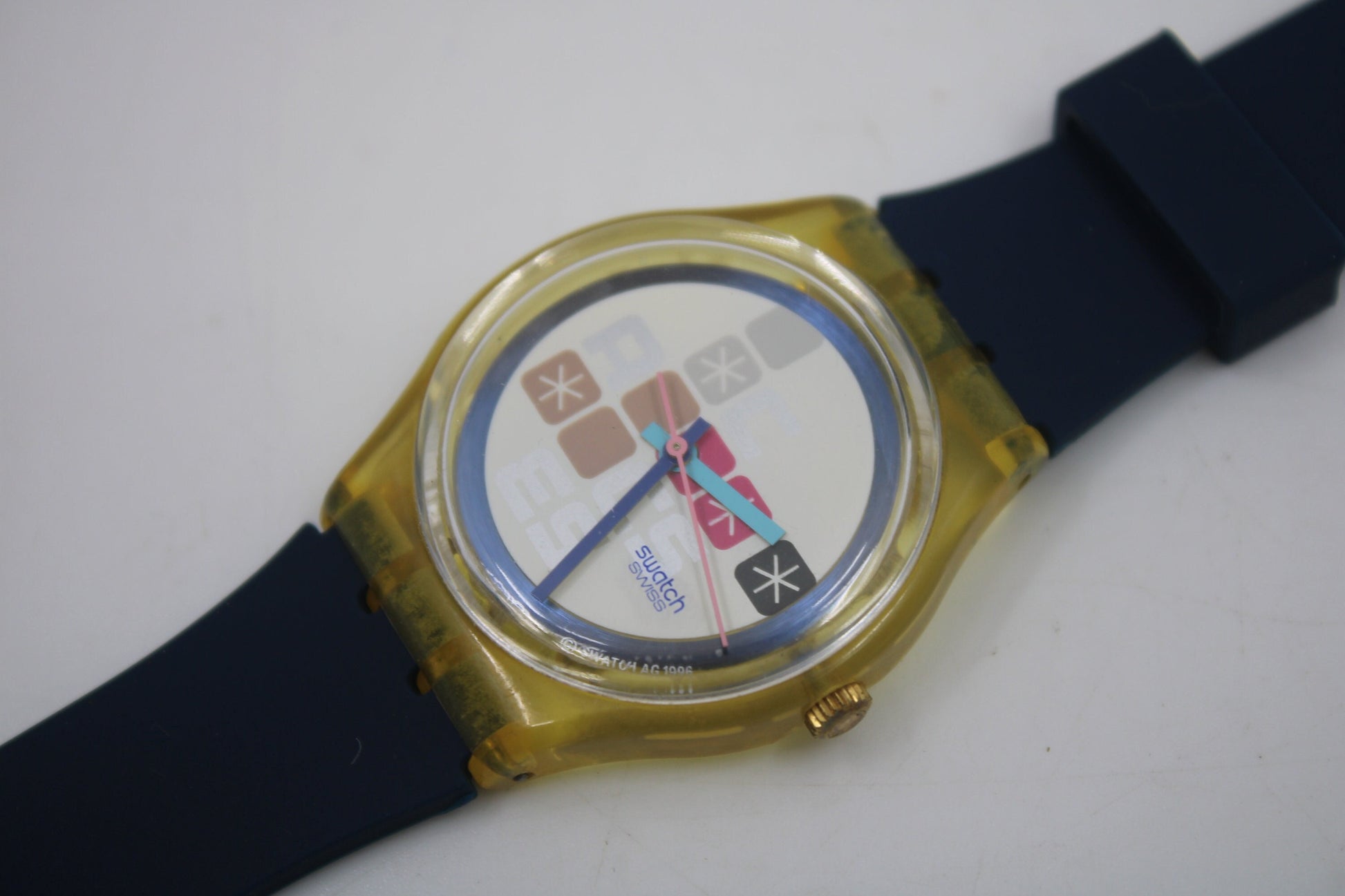 1997 Vintage Gents Access Swatch 'Comin' Thru' SKK105, in a nice, vintage condition, Working 100%, Non-Original Strap