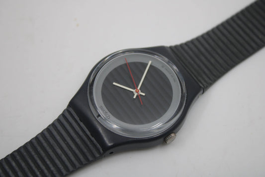 1987 Vintage Gents Swatch 'Silver Circle' GA105, Near Mint Condition, working 100% with the original strap