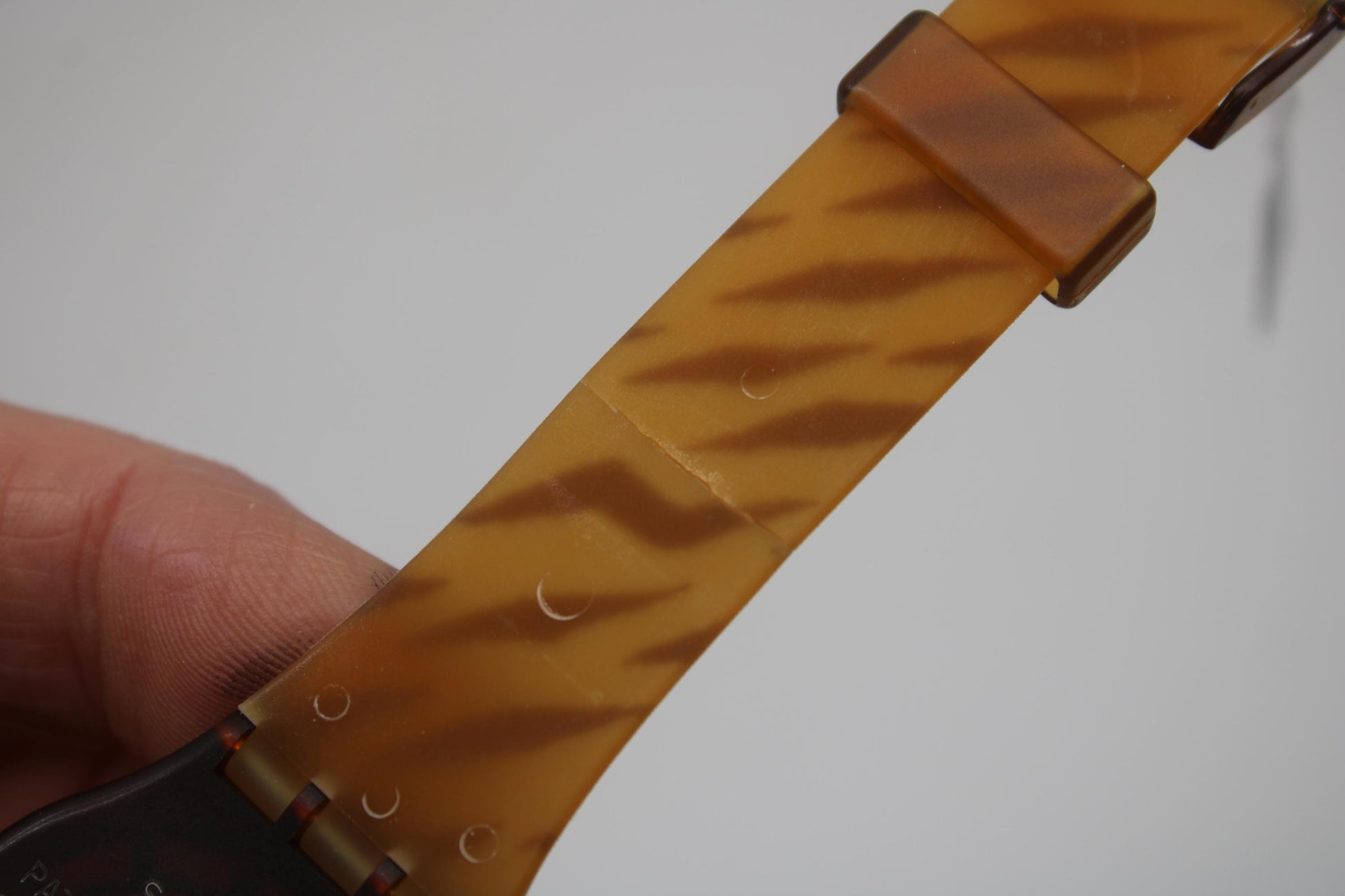 1993 Vintage Gents Swatch 'Skin Print' GF103, NEW Old STOCK, working 100% with CRACKED strap