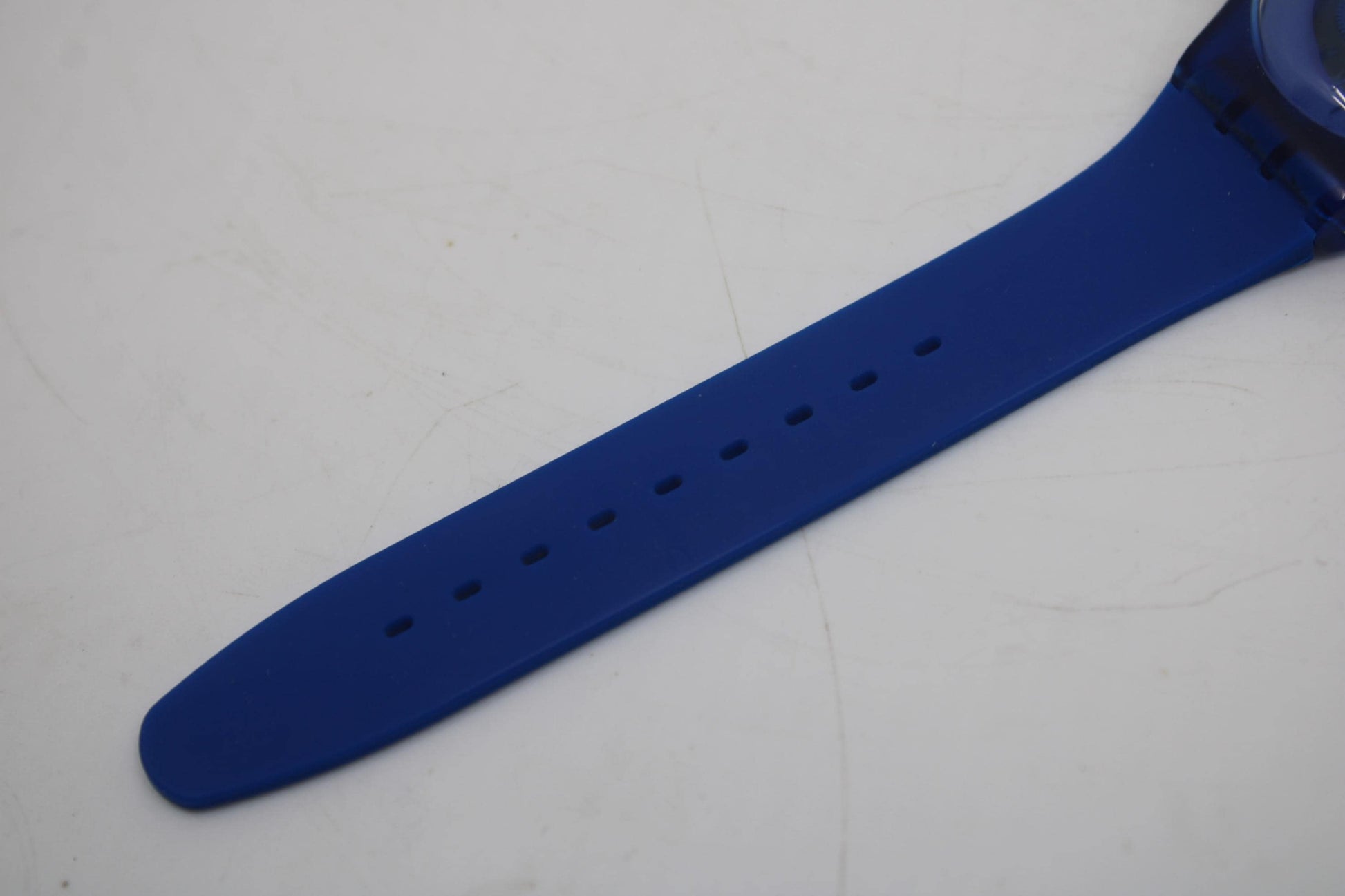 Vintage New Gents Swatch 'Indigo Lacquered' SUON101, in good condition, working 100% with the original strap