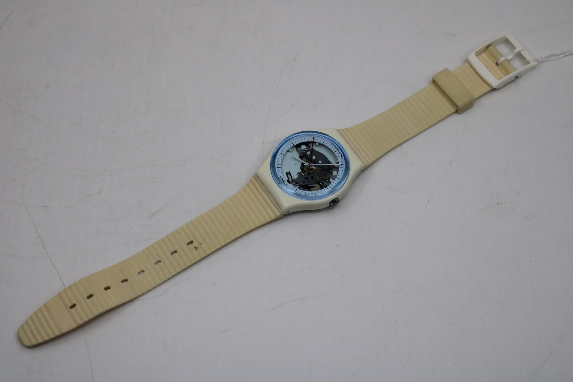 Vintage Gents Swatch, 'White Knight' GW110, Perfect Mint Condition, working 100%, Original Strap