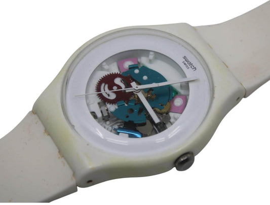 Nice early new gents 41mm Swatch called the white lacquered SUOW100