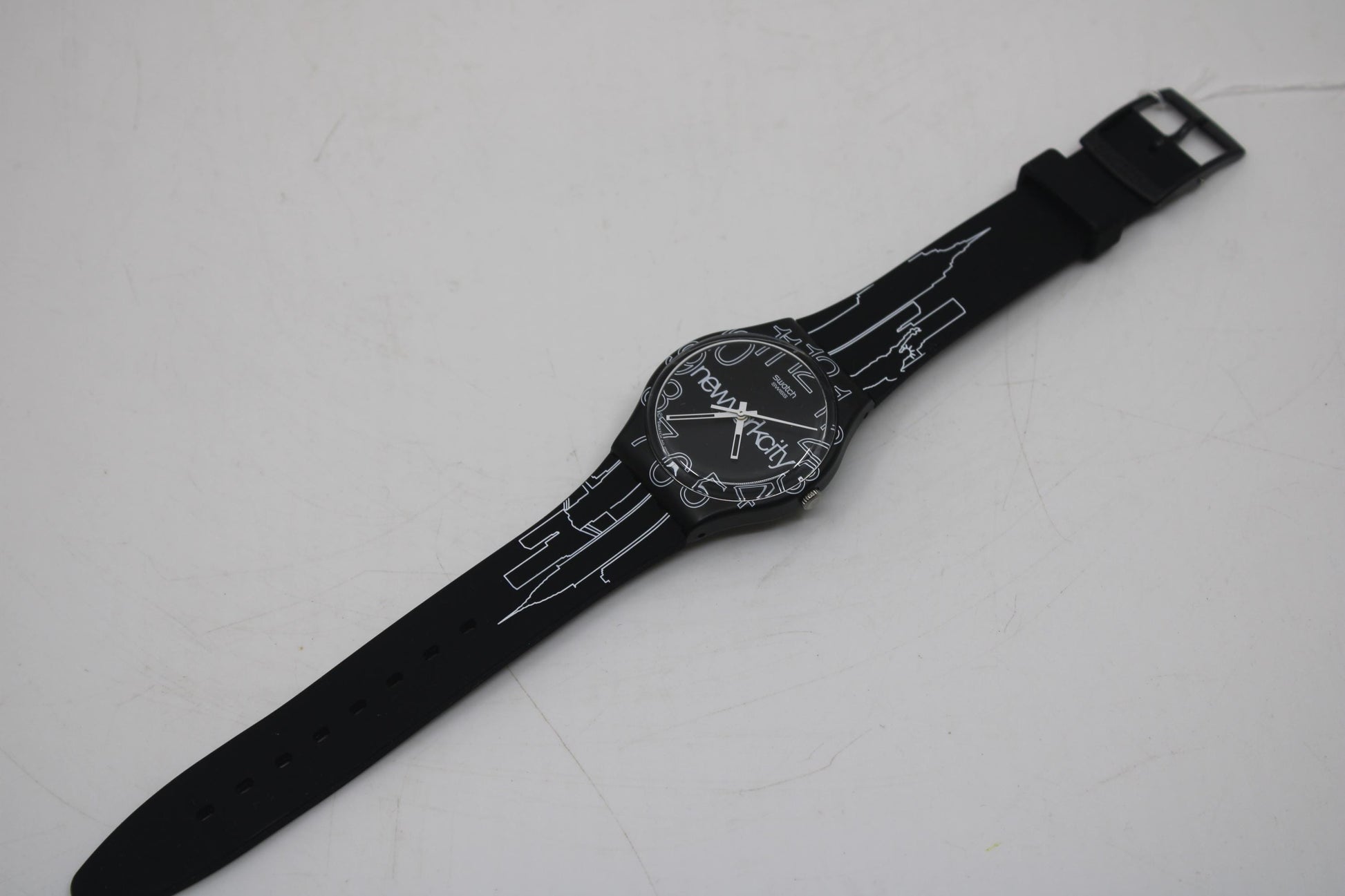 Rare NY New York Swatch special 'lines in the sky' GZ209, mint condition with original strap and battery