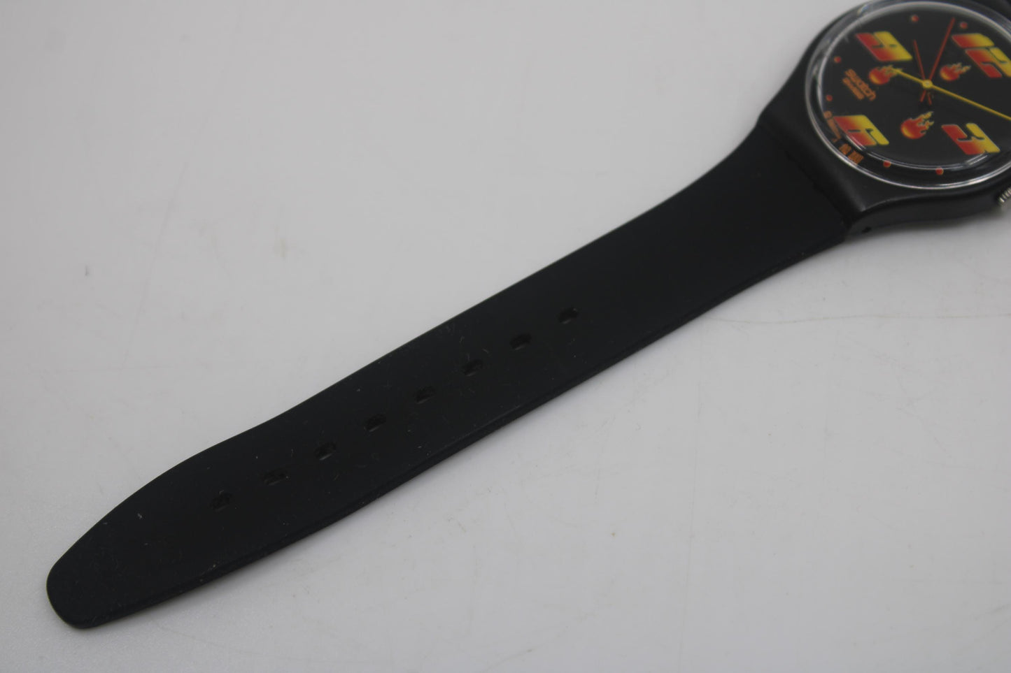 Vintage Gents Access Swatch 'Fire Guard Again' SKB106, Nice Used Condition, working fine with the original strap