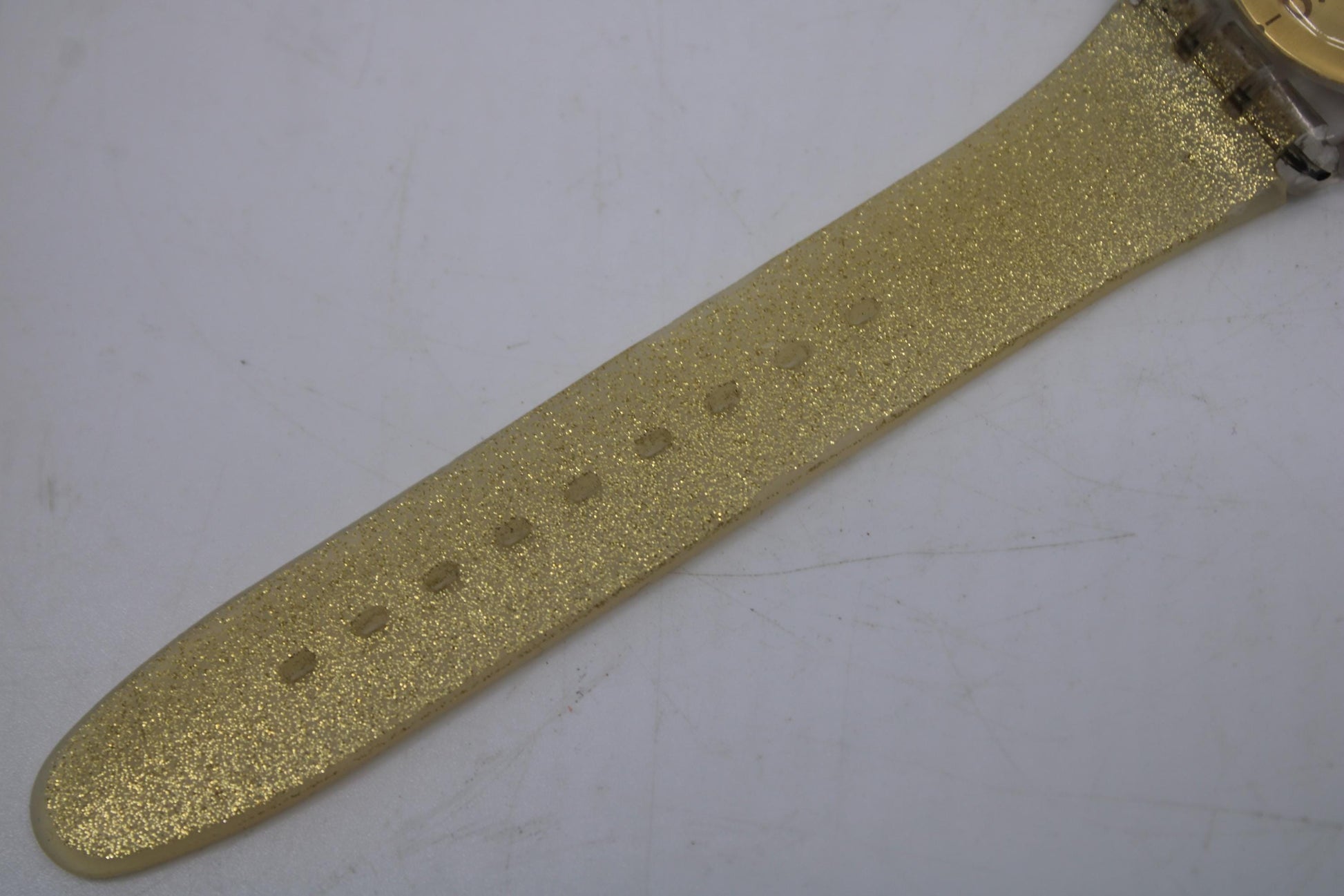 New Gents Swatch 'Golden Sparkle' SUON101, in used condition, working fine with the original strap