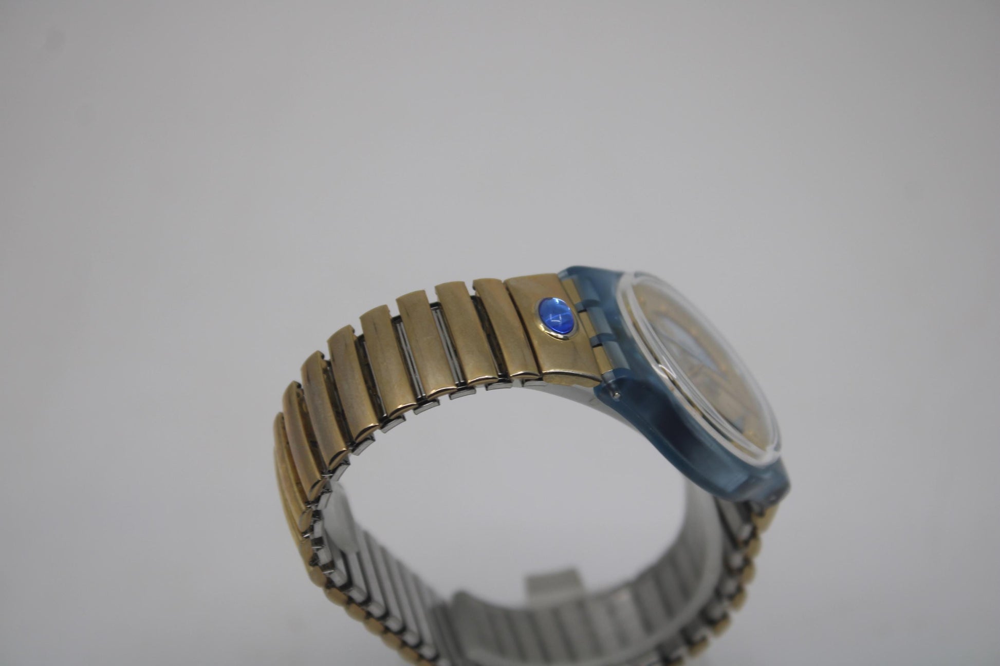 1992 Vintage Gents Swatch 'Gold Smile' GN123/124, unworn, new old stock condition with the original strap