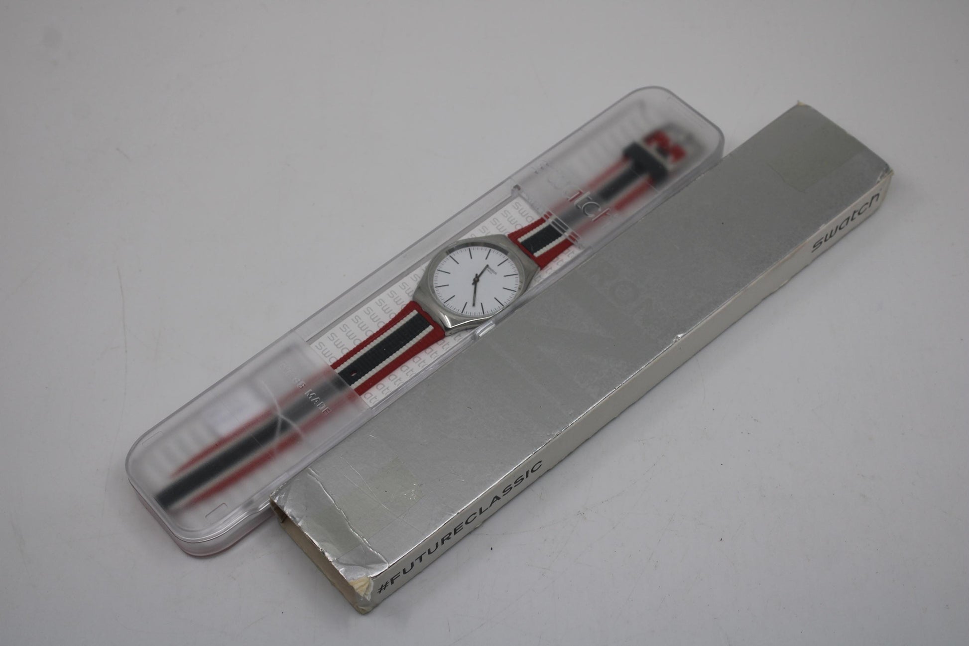 Skin Big Irony Swatch 'Skinflag' SYXS114, NO box, New Old Stock, Never Used or Worn, Watch is working 100%, strap is original