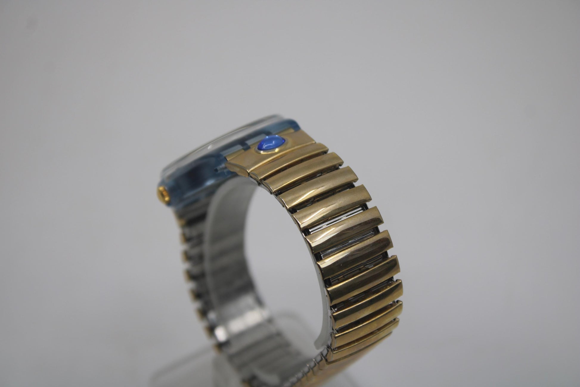1992 Vintage Gents Swatch 'Gold Smile' GN123/124, unworn, new old stock condition with the original strap