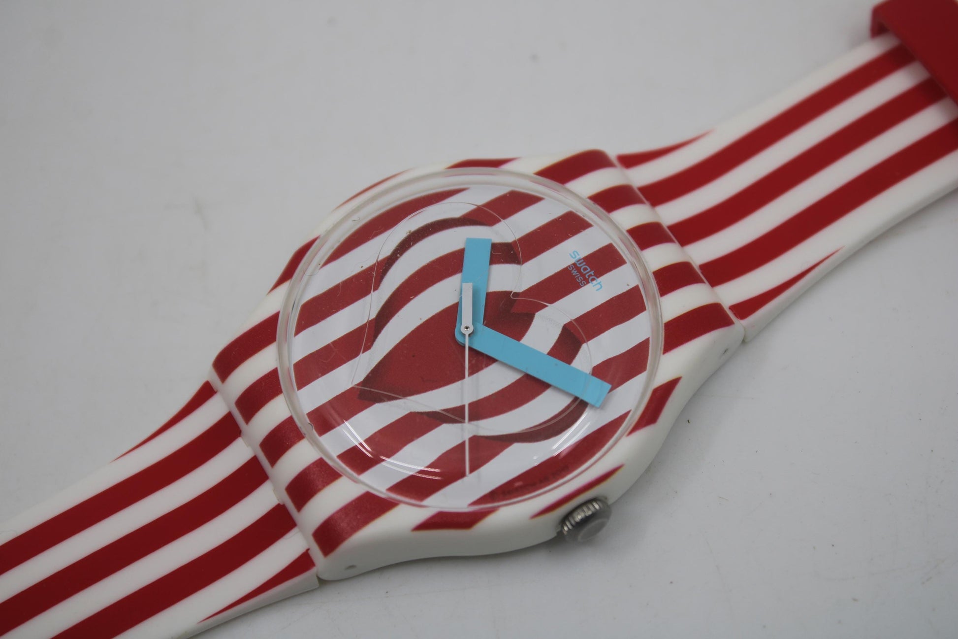 Vintage New Gents Swatch 'Sweet Kiss' SUOZ168, in MINT condition, working, with the original strap