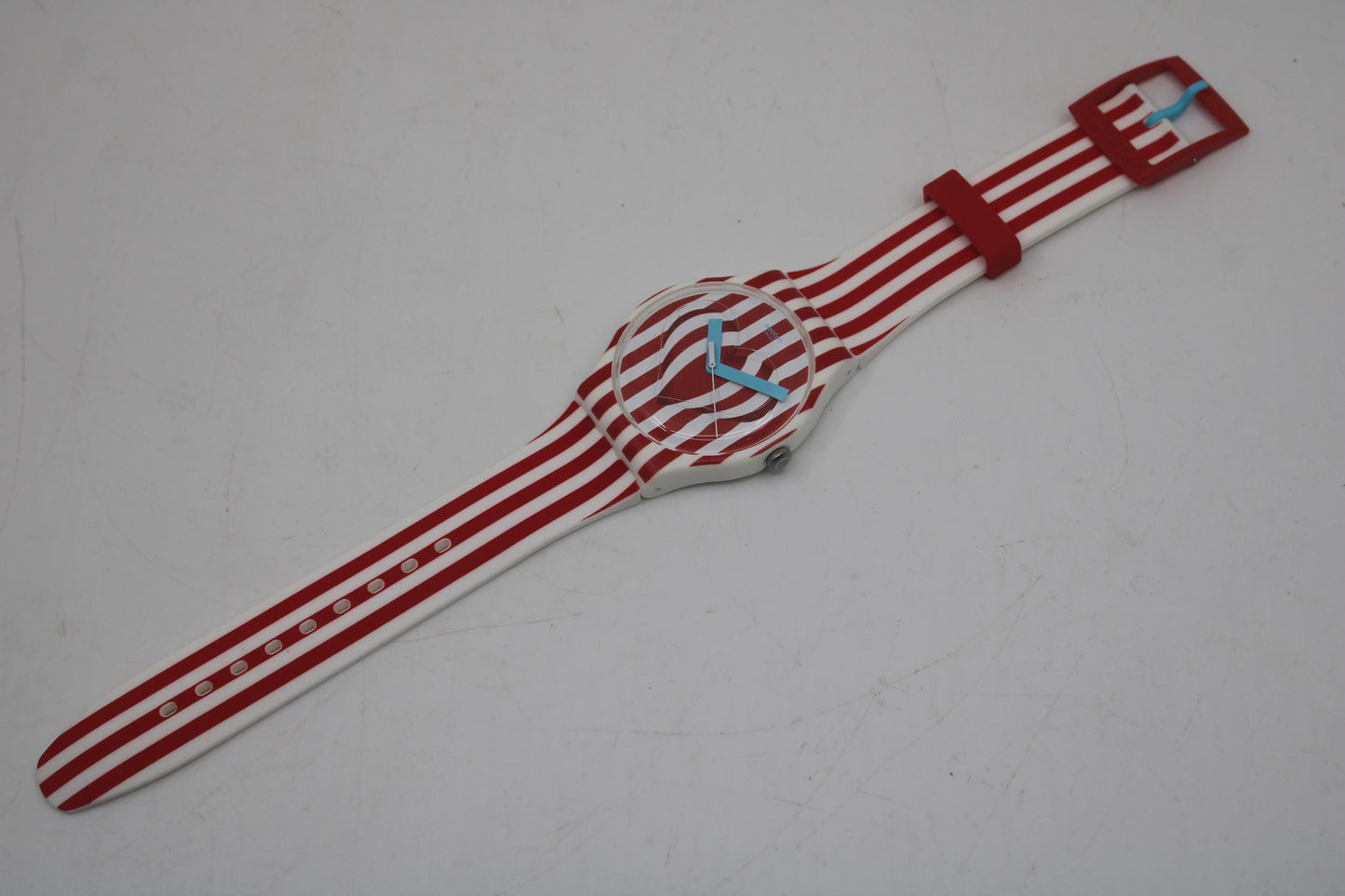 Vintage New Gents Swatch 'Sweet Kiss' SUOZ168, in MINT condition, working, with the original strap