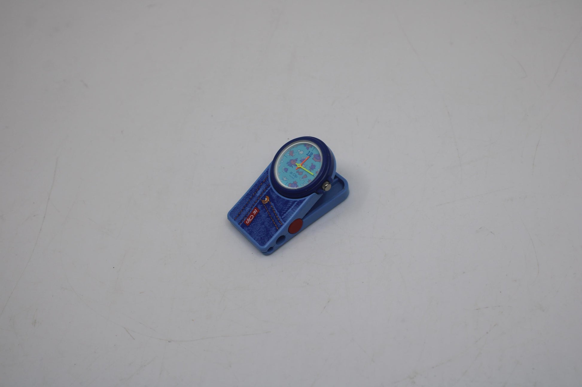 Vintage 80s Le Clip Swiss nurses watch, NOT working