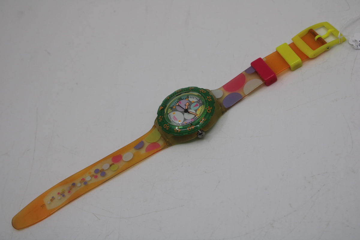 Vintage Swatch Scuba SDK105, Sea Grapes, Nice, Used Condition, working, ORIGINAL strap