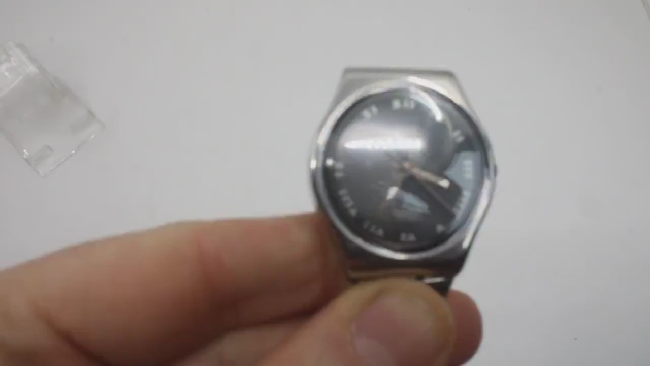Vintage Gents Swatch 'Iron Man' GY116, Brand New and Unworn, working with original strap