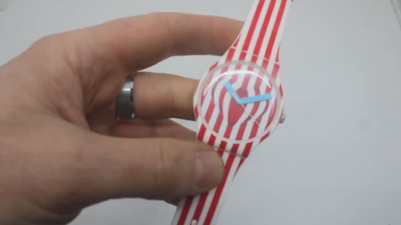 Vintage New Gents Swatch 'Sweet Kiss'  SUOZ168, in MINT condition, working, with the original strap