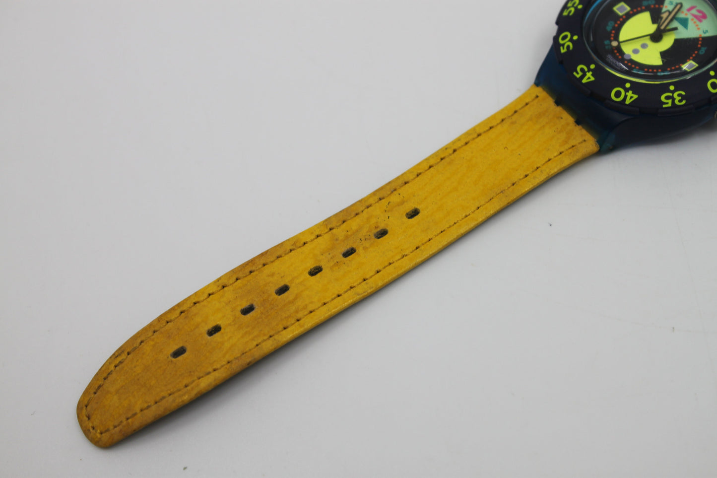 1992 Vintage Swatch Scuba 'Divine' SDN102, in MINT condition, working 100% with Original Leather Swatch Strap and Scuba Ring