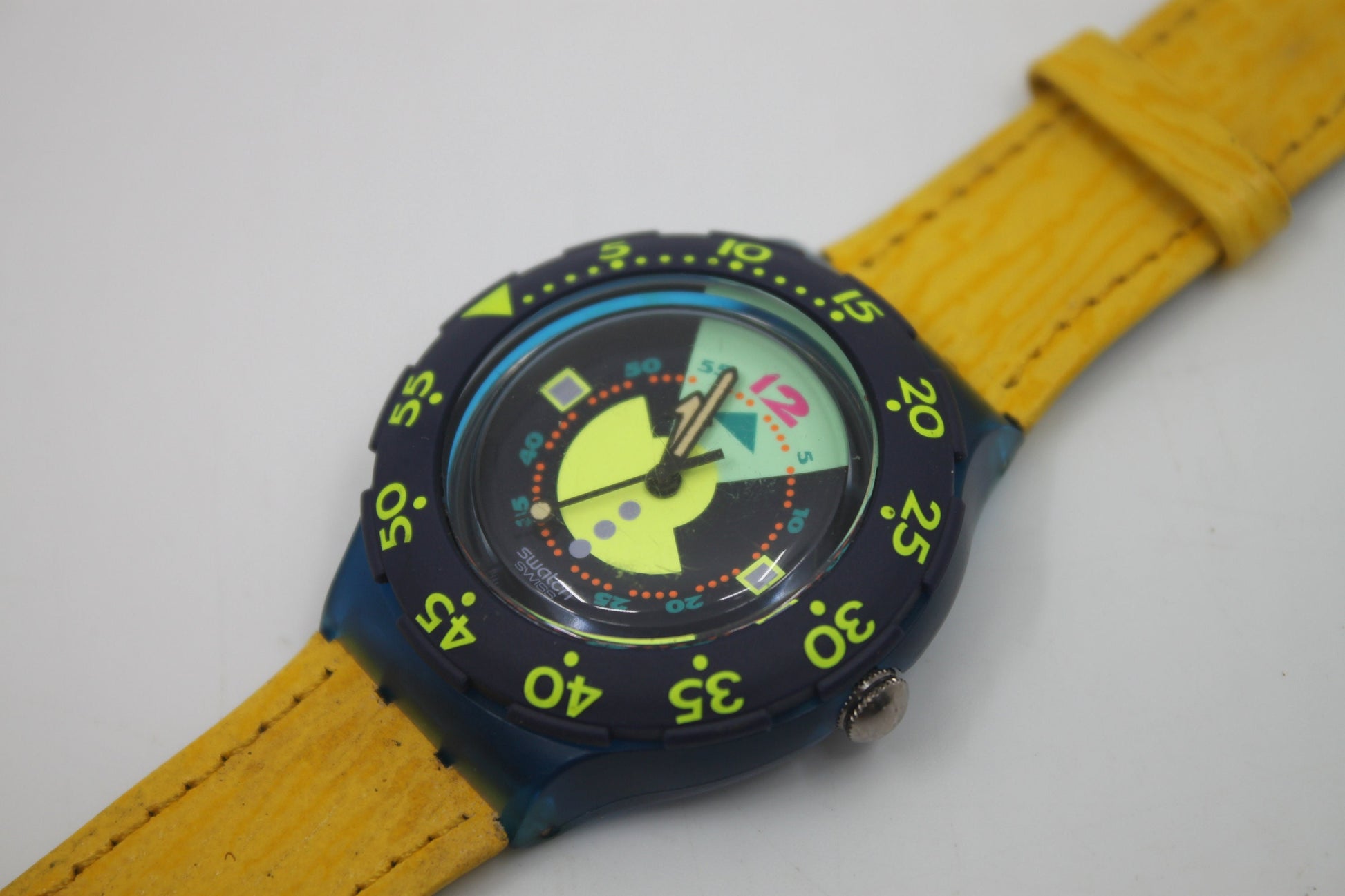 1992 Vintage Swatch Scuba 'Divine' SDN102, in MINT condition, working 100% with Original Leather Swatch Strap and Scuba Ring