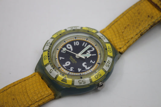 1995 Early Vintage Swatch Scuba 'Gold Fish Goldfish' SDN111, good, used condition, working 100%