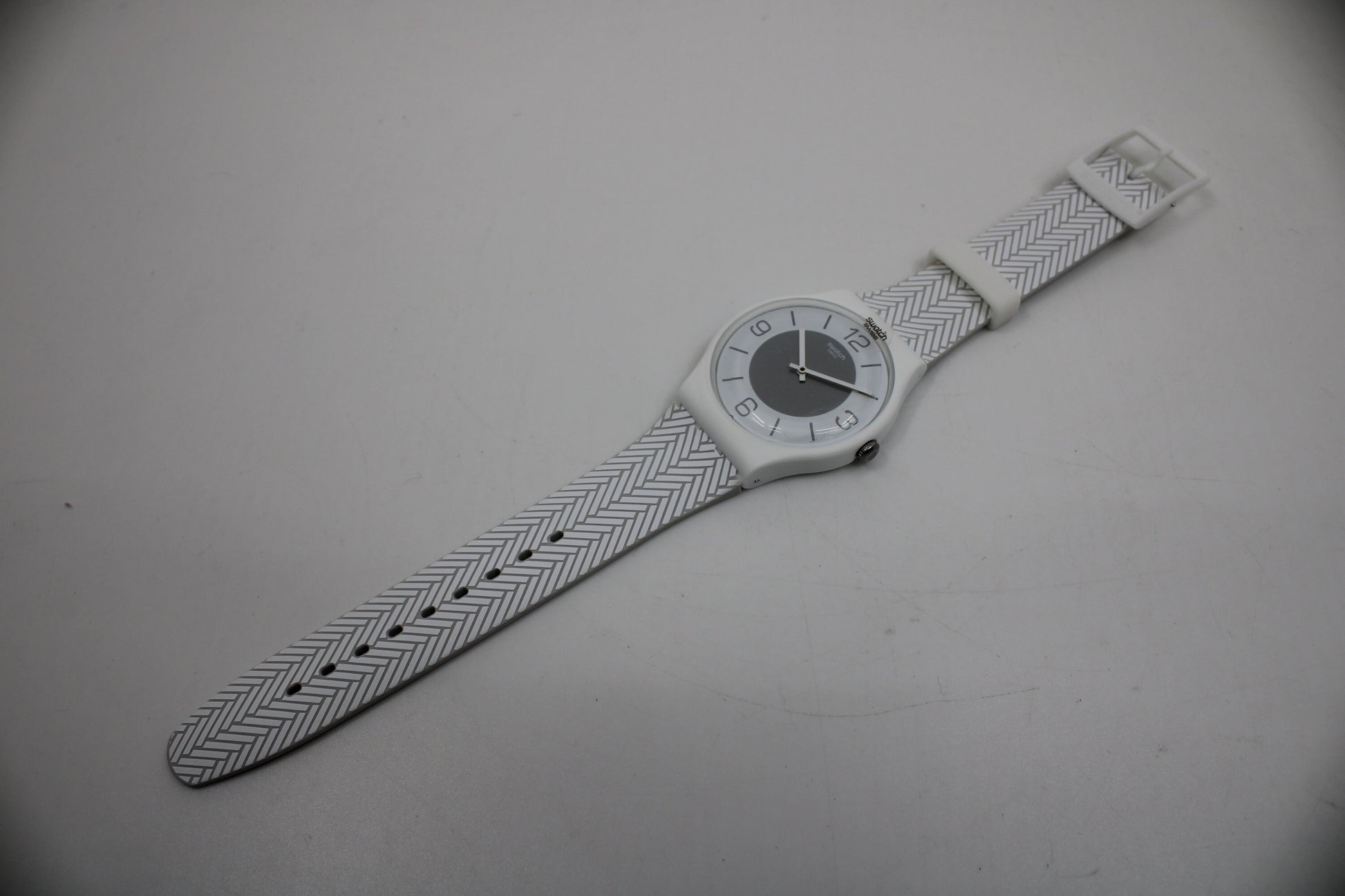 Vintage New Gents Swatch 'White Glove' SUOW131, NEW OLD STOCK, Never Worn, working 100% with the original strap