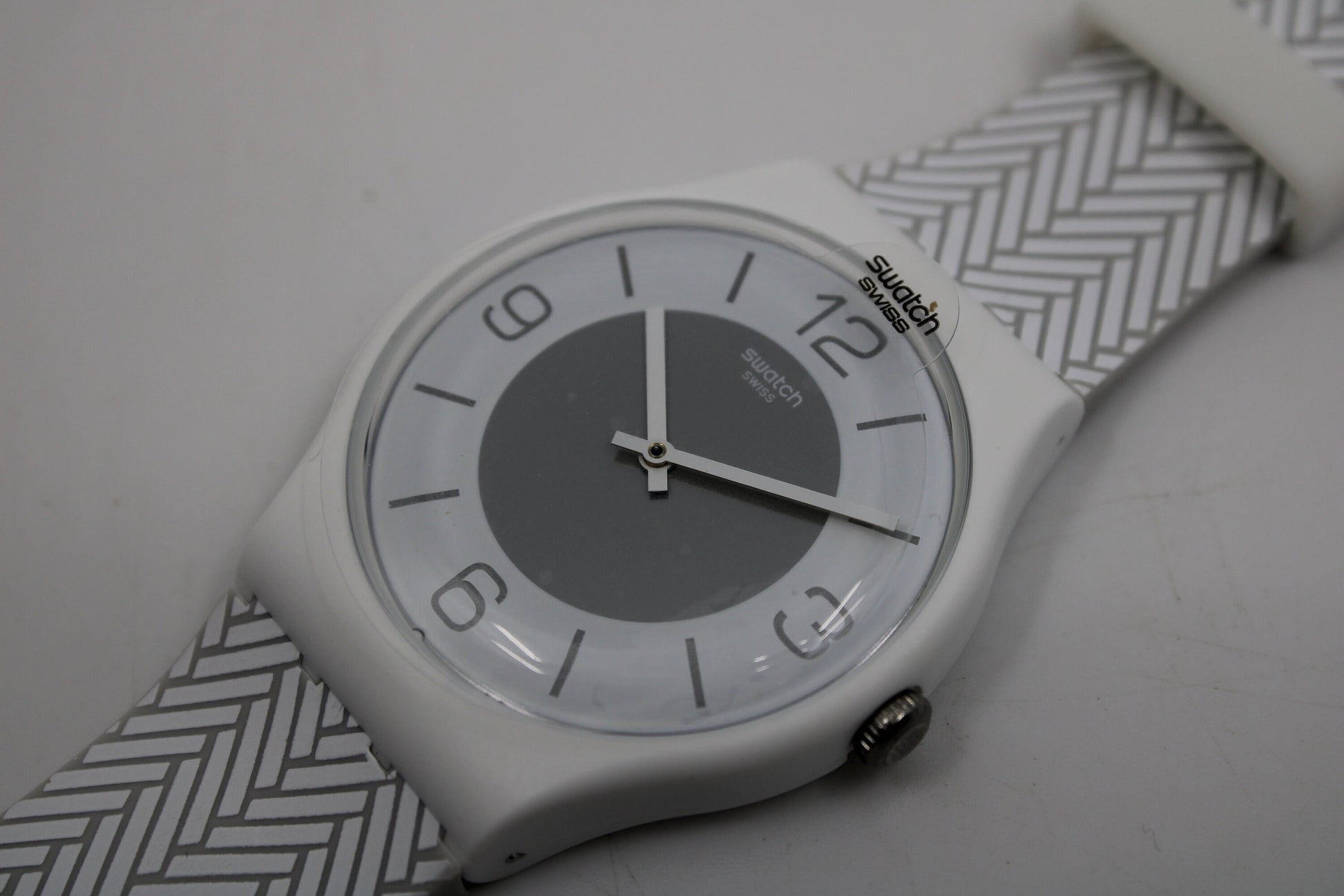 Vintage New Gents Swatch 'White Glove' SUOW131, NEW OLD STOCK, Never Worn, working 100% with the original strap