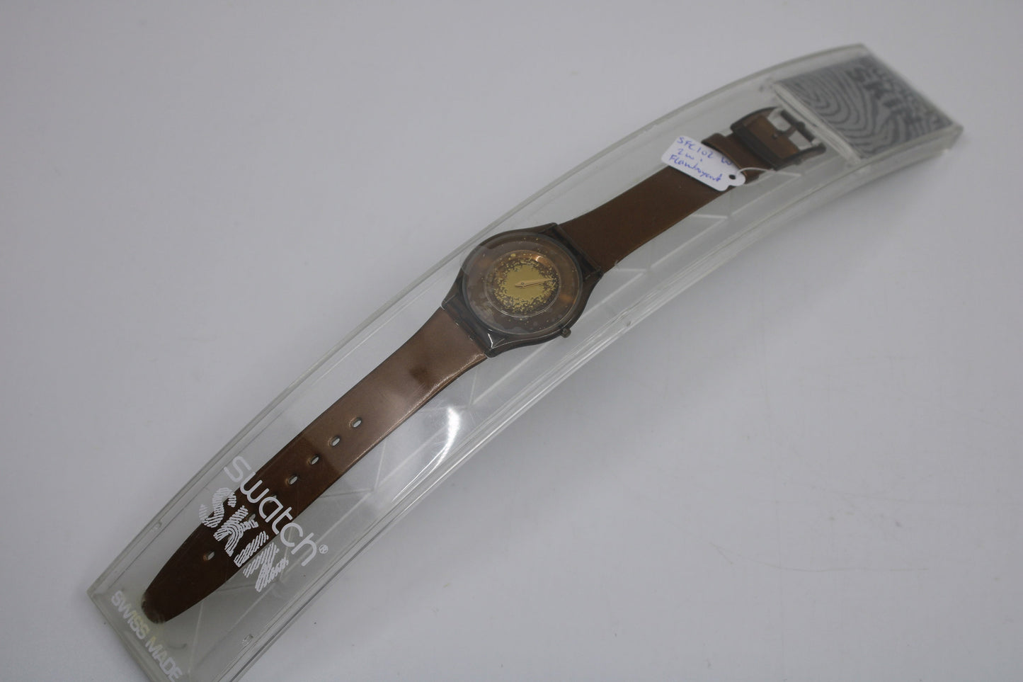 2001 'Flamboyant' vintage Skin Swatch SFC102, BRAND NEW and UNWORN, it is working 100%, includes manual and box